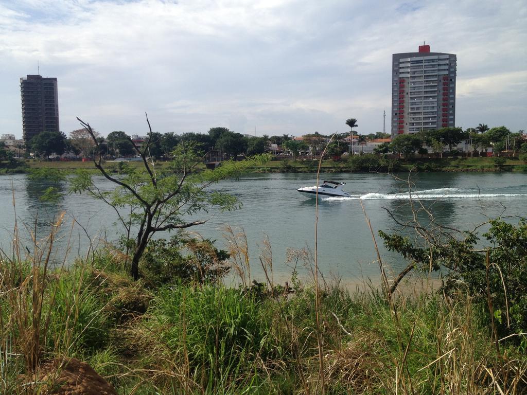 Pousada Beira Rio Itumbiara Bagian luar foto